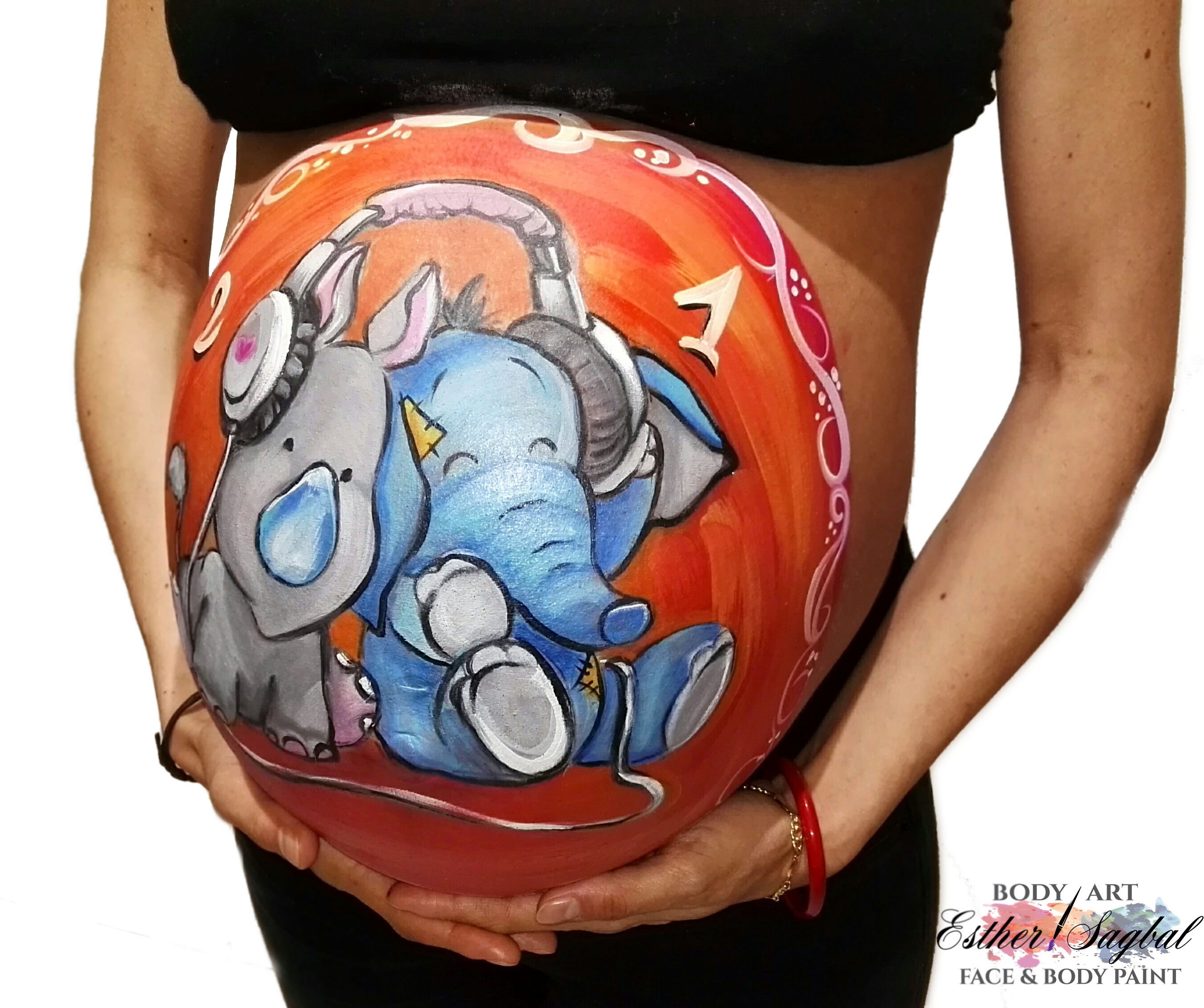 Pintarse la barriga durante el embarazo